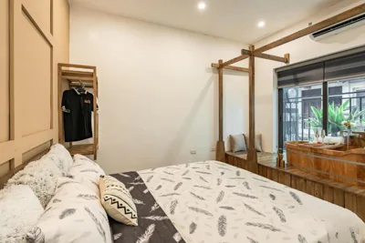 욕조가 있는 패밀리룸 — Homestay CHẤT - Serenity Old Quarter Edge - Free Laundry